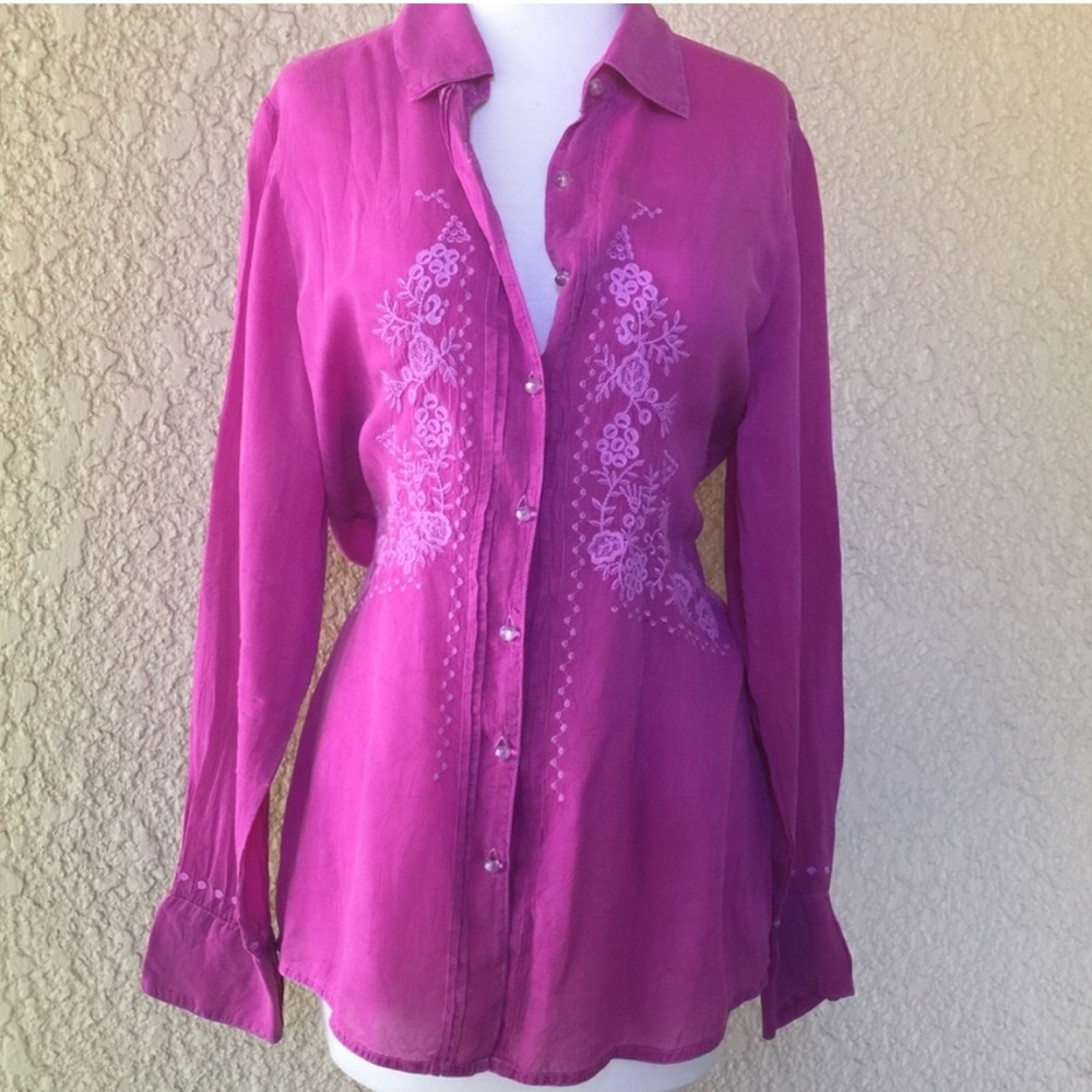 Johnny was M Fuschia button down blouse